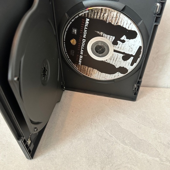 Million Dollar Baby DVD - 2-Disc Widescreen Edition - Picture 4 of 4